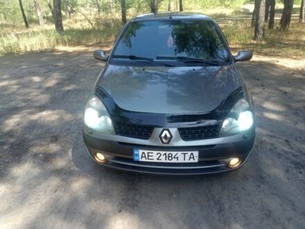 Рено Clio Symbol 2003 в Каменское - Днепродзержинск на Automoto.ua Серый Рено Clio Symbol, объемом двигателя 1.4 л и пробегом 350 тыс. км за 3300 $, фото 1 на Automoto.ua