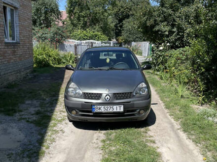 Рено Clio Symbol 2005 в Ровно на Automoto.ua Серый Рено Clio Symbol, объемом двигателя 1.39 л и пробегом 147 тыс. км за 1800 $, фото 1 на Automoto.ua