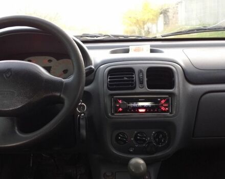 Рено Clio Symbol 2001 в Павлограде на Automoto.ua Синий Рено Clio Symbol, объемом двигателя 1.4 л и пробегом 280 тыс. км за 1838 $, фото 10 на Automoto.ua