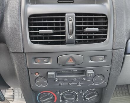 Синій Рено Clio Symbol, об'ємом двигуна 1.4 л та пробігом 165 тис. км за 1600 $, фото 9 на Automoto.ua