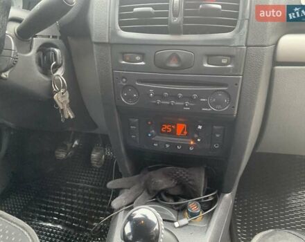 Синий Рено Clio Symbol, объемом двигателя 1.4 л и пробегом 300 тыс. км за 2999 $, фото 5 на Automoto.ua
