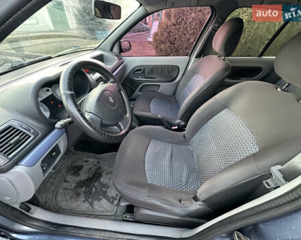 Синий Рено Clio Symbol, объемом двигателя 1.4 л и пробегом 206 тыс. км за 3999 $, фото 21 на Automoto.ua