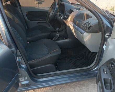 Синий Рено Clio Symbol, объемом двигателя 1.4 л и пробегом 200 тыс. км за 3500 $, фото 6 на Automoto.ua