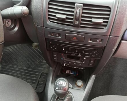 Синий Рено Clio Symbol, объемом двигателя 1.4 л и пробегом 180 тыс. км за 3200 $, фото 7 на Automoto.ua