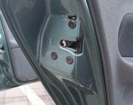 Зеленый Рено Clio Symbol, объемом двигателя 1.4 л и пробегом 165 тыс. км за 4000 $, фото 15 на Automoto.ua