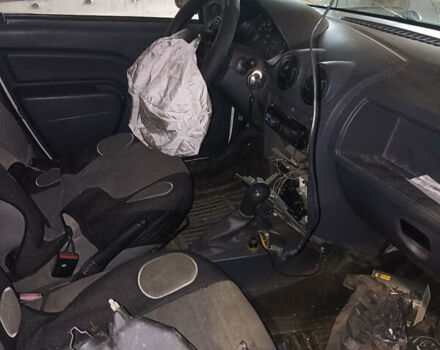 Белый Рено Logan Van, объемом двигателя 1.46 л и пробегом 306 тыс. км за 2300 $, фото 2 на Automoto.ua