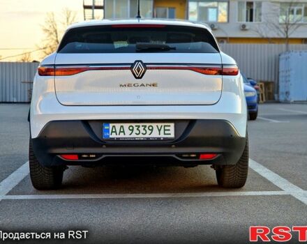 Белый Рено Megane E-Tech, объемом двигателя 0 л и пробегом 26 тыс. км за 24000 $, фото 3 на Automoto.ua