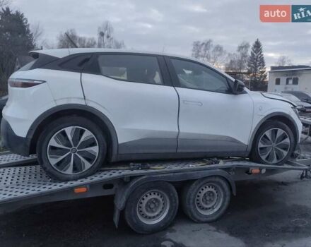Белый Рено Megane E-Tech, объемом двигателя 0 л и пробегом 30 тыс. км за 13300 $, фото 1 на Automoto.ua