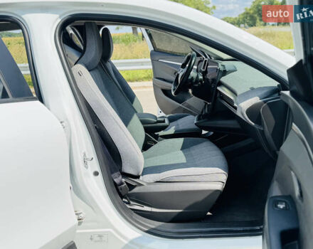 Белый Рено Megane E-Tech, объемом двигателя 0 л и пробегом 3 тыс. км за 29500 $, фото 12 на Automoto.ua
