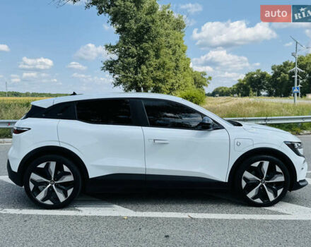 Белый Рено Megane E-Tech, объемом двигателя 0 л и пробегом 3 тыс. км за 29500 $, фото 3 на Automoto.ua