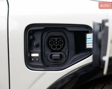 Белый Рено Megane E-Tech, объемом двигателя 0 л и пробегом 89 тыс. км за 19800 $, фото 23 на Automoto.ua