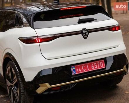 Белый Рено Megane E-Tech, объемом двигателя 0 л и пробегом 89 тыс. км за 19800 $, фото 12 на Automoto.ua