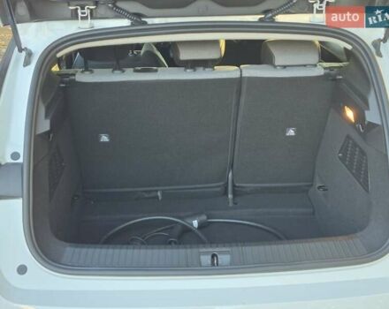 Белый Рено Megane E-Tech, объемом двигателя 0 л и пробегом 7 тыс. км за 20336 $, фото 10 на Automoto.ua