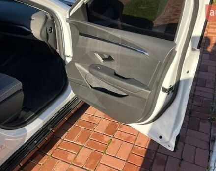 Білий Рено Megane E-Tech, об'ємом двигуна 0 л та пробігом 33 тис. км за 19700 $, фото 9 на Automoto.ua