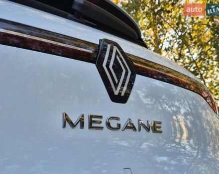 Белый Рено Megane E-Tech, объемом двигателя 0 л и пробегом 7 тыс. км за 20336 $, фото 8 на Automoto.ua