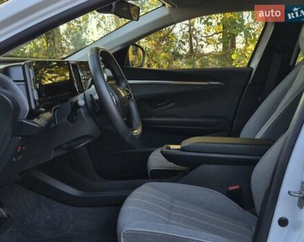 Белый Рено Megane E-Tech, объемом двигателя 0 л и пробегом 7 тыс. км за 20336 $, фото 12 на Automoto.ua