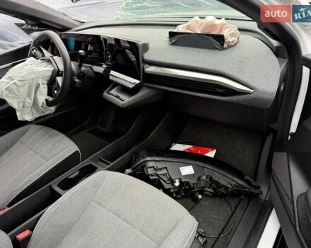 Белый Рено Megane E-Tech, объемом двигателя 0 л и пробегом 10 тыс. км за 9900 $, фото 7 на Automoto.ua