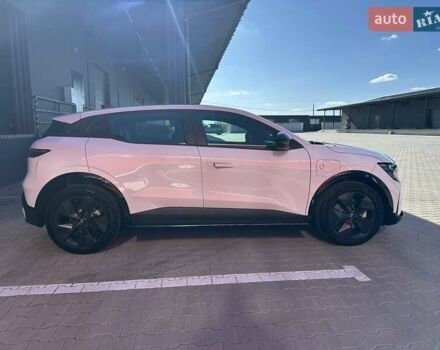 Белый Рено Megane E-Tech, объемом двигателя 0 л и пробегом 6 тыс. км за 20700 $, фото 7 на Automoto.ua