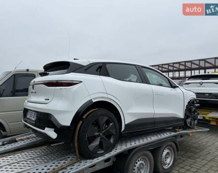 Белый Рено Megane E-Tech, объемом двигателя 0 л и пробегом 10 тыс. км за 9900 $, фото 1 на Automoto.ua