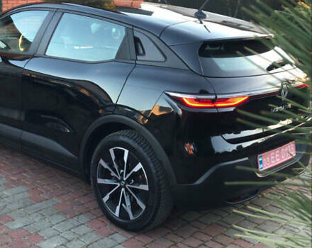 Черный Рено Megane E-Tech, объемом двигателя 0 л и пробегом 107 тыс. км за 17999 $, фото 3 на Automoto.ua