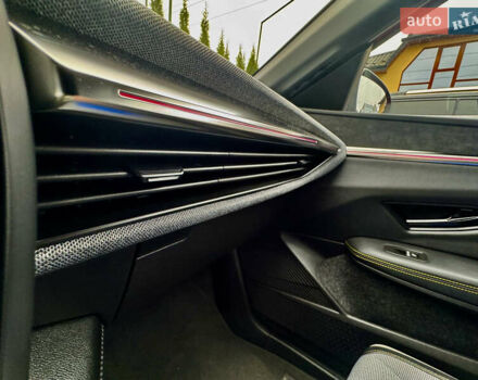 Красный Рено Megane E-Tech, объемом двигателя 0 л и пробегом 38 тыс. км за 19995 $, фото 150 на Automoto.ua