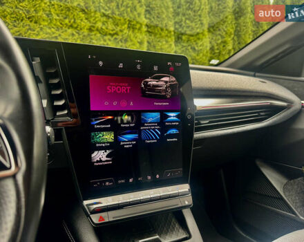 Красный Рено Megane E-Tech, объемом двигателя 0 л и пробегом 38 тыс. км за 19995 $, фото 148 на Automoto.ua