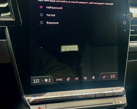 Красный Рено Megane E-Tech, объемом двигателя 0 л и пробегом 38 тыс. км за 19995 $, фото 106 на Automoto.ua