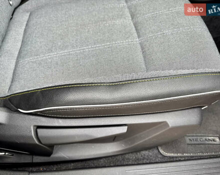 Красный Рено Megane E-Tech, объемом двигателя 0 л и пробегом 38 тыс. км за 19995 $, фото 85 на Automoto.ua