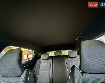 Красный Рено Megane E-Tech, объемом двигателя 0 л и пробегом 38 тыс. км за 19995 $, фото 144 на Automoto.ua