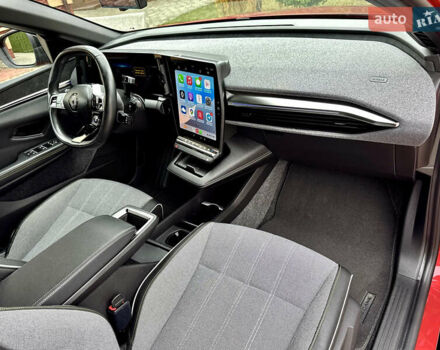 Красный Рено Megane E-Tech, объемом двигателя 0 л и пробегом 38 тыс. км за 19995 $, фото 82 на Automoto.ua