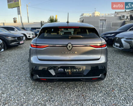 Серый Рено Megane E-Tech, объемом двигателя 0 л и пробегом 90 тыс. км за 19450 $, фото 9 на Automoto.ua