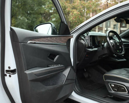 Серый Рено Megane E-Tech, объемом двигателя 0 л и пробегом 60 тыс. км за 22000 $, фото 11 на Automoto.ua