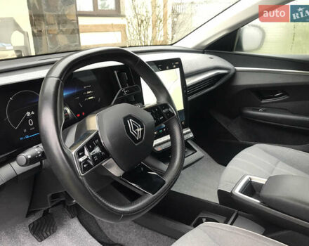 Серый Рено Megane E-Tech, объемом двигателя 0 л и пробегом 41 тыс. км за 19600 $, фото 19 на Automoto.ua