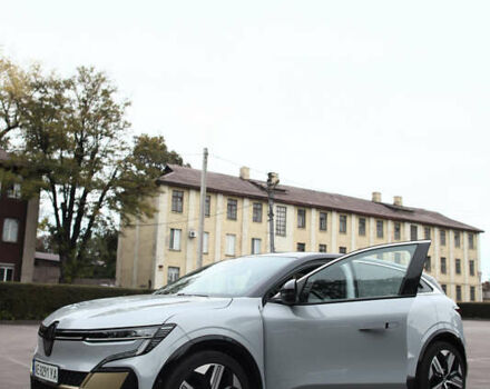 Серый Рено Megane E-Tech, объемом двигателя 0 л и пробегом 60 тыс. км за 22000 $, фото 4 на Automoto.ua