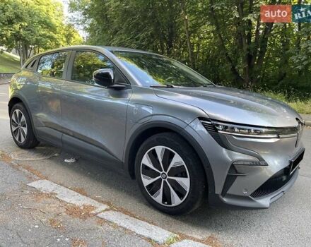 Серый Рено Megane E-Tech, объемом двигателя 0 л и пробегом 83 тыс. км за 19900 $, фото 9 на Automoto.ua