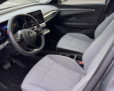 Серый Рено Megane E-Tech, объемом двигателя 0 л и пробегом 88 тыс. км за 19500 $, фото 13 на Automoto.ua