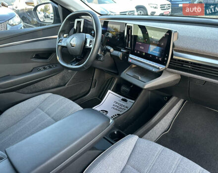 Серый Рено Megane E-Tech, объемом двигателя 0 л и пробегом 90 тыс. км за 19450 $, фото 27 на Automoto.ua