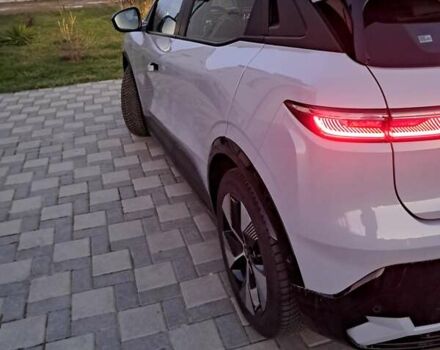 Серый Рено Megane E-Tech, объемом двигателя 0 л и пробегом 32 тыс. км за 18400 $, фото 5 на Automoto.ua