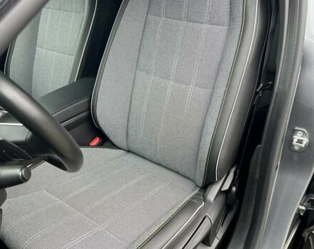 Серый Рено Megane E-Tech, объемом двигателя 0 л и пробегом 33 тыс. км за 23450 $, фото 19 на Automoto.ua