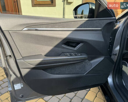 Серый Рено Megane E-Tech, объемом двигателя 0 л и пробегом 43 тыс. км за 23500 $, фото 25 на Automoto.ua