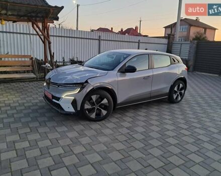 Серый Рено Megane E-Tech, объемом двигателя 0 л и пробегом 32 тыс. км за 18400 $, фото 2 на Automoto.ua