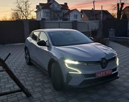 Серый Рено Megane E-Tech, объемом двигателя 0 л и пробегом 32 тыс. км за 18400 $, фото 1 на Automoto.ua