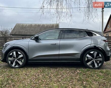 Серый Рено Megane E-Tech, объемом двигателя 0 л и пробегом 33 тыс. км за 23450 $, фото 3 на Automoto.ua