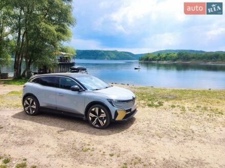 Серый Рено Megane E-Tech, объемом двигателя 0 л и пробегом 35 тыс. км за 30400 $, фото 1 на Automoto.ua