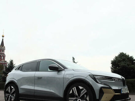 Серый Рено Megane E-Tech, объемом двигателя 0 л и пробегом 60 тыс. км за 22000 $, фото 1 на Automoto.ua