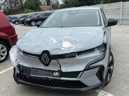 Серый Рено Megane E-Tech, объемом двигателя 0 л и пробегом 30 тыс. км за 13000 $, фото 1 на Automoto.ua