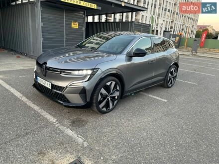 Серый Рено Megane E-Tech, объемом двигателя 0 л и пробегом 17 тыс. км за 24000 $, фото 1 на Automoto.ua