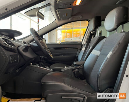 Белый Рено Megane Scenic, объемом двигателя 1.6 л и пробегом 237 тыс. км за 12000 $, фото 10 на Automoto.ua
