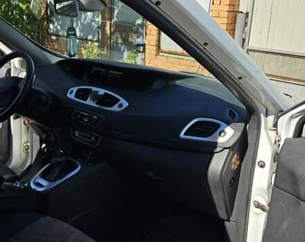 Белый Рено Megane Scenic, объемом двигателя 1.4 л и пробегом 239 тыс. км за 5700 $, фото 10 на Automoto.ua
