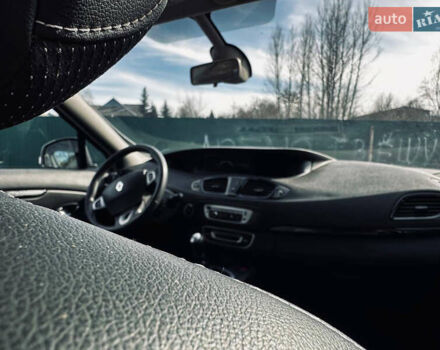 Белый Рено Megane Scenic, объемом двигателя 1.6 л и пробегом 310 тыс. км за 8800 $, фото 9 на Automoto.ua